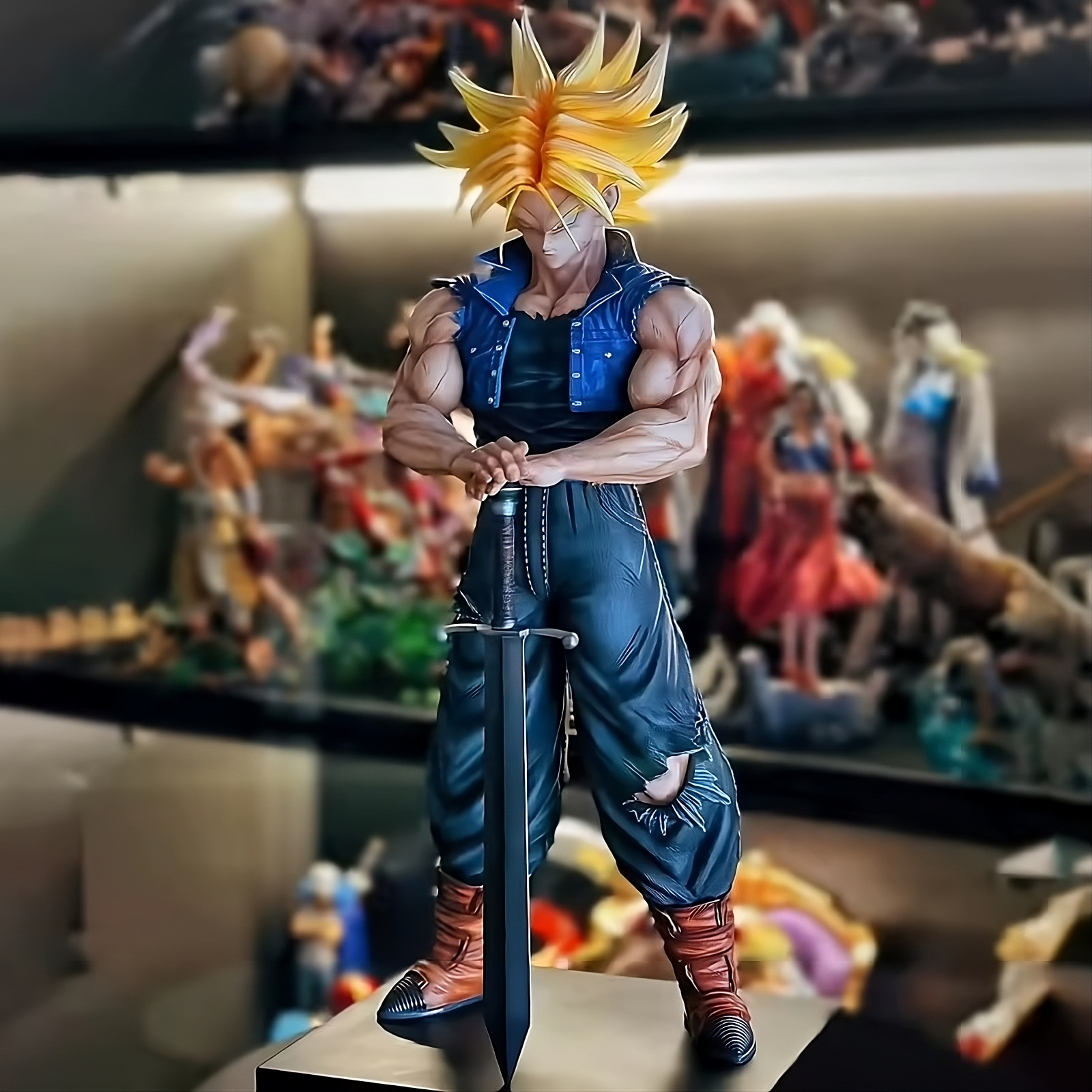 Dragon Ball Z – Trunks Super Saiyan Figure (25cm PVC Model)