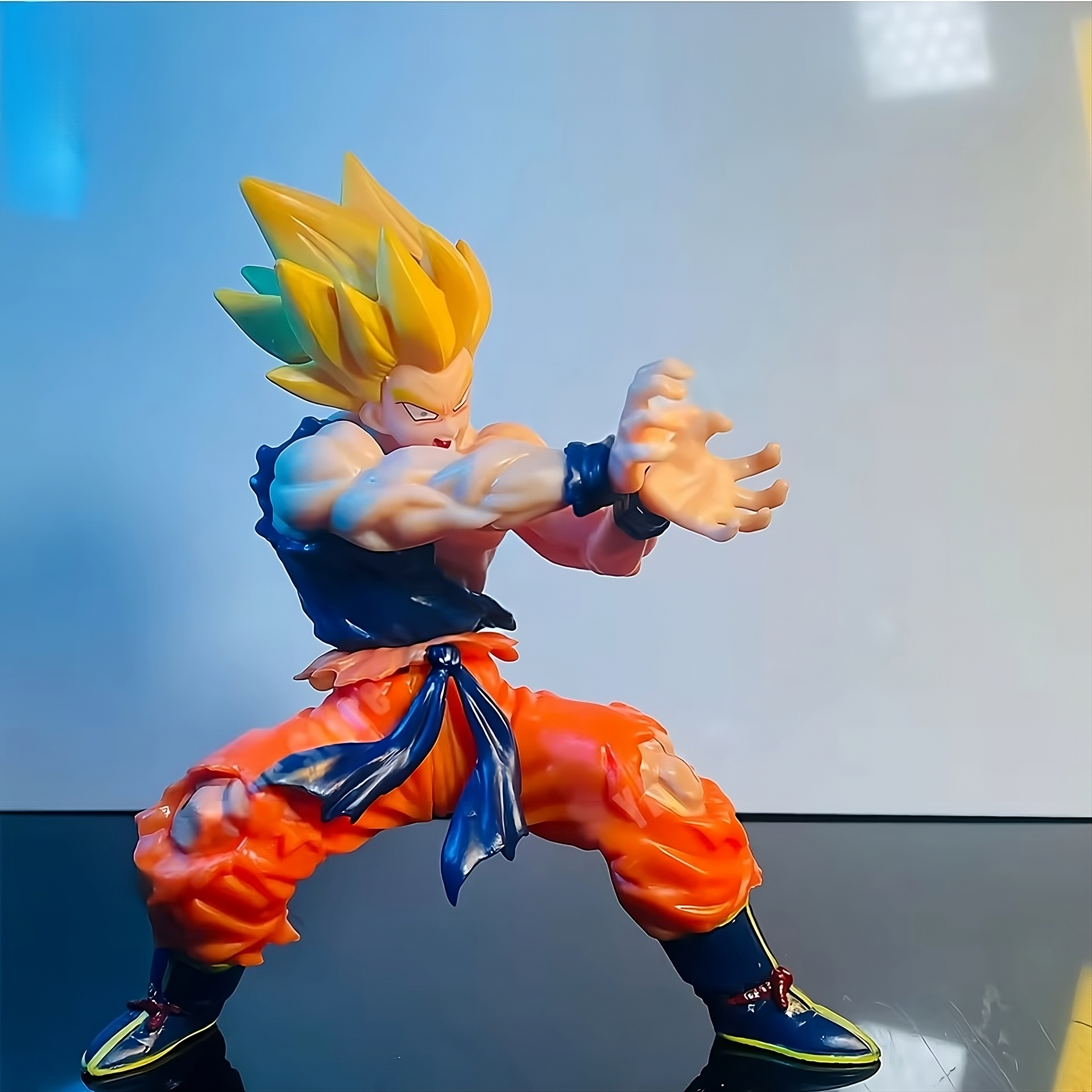 Dragon Ball Z – Son Goku Battle Damage Shockwave Figure