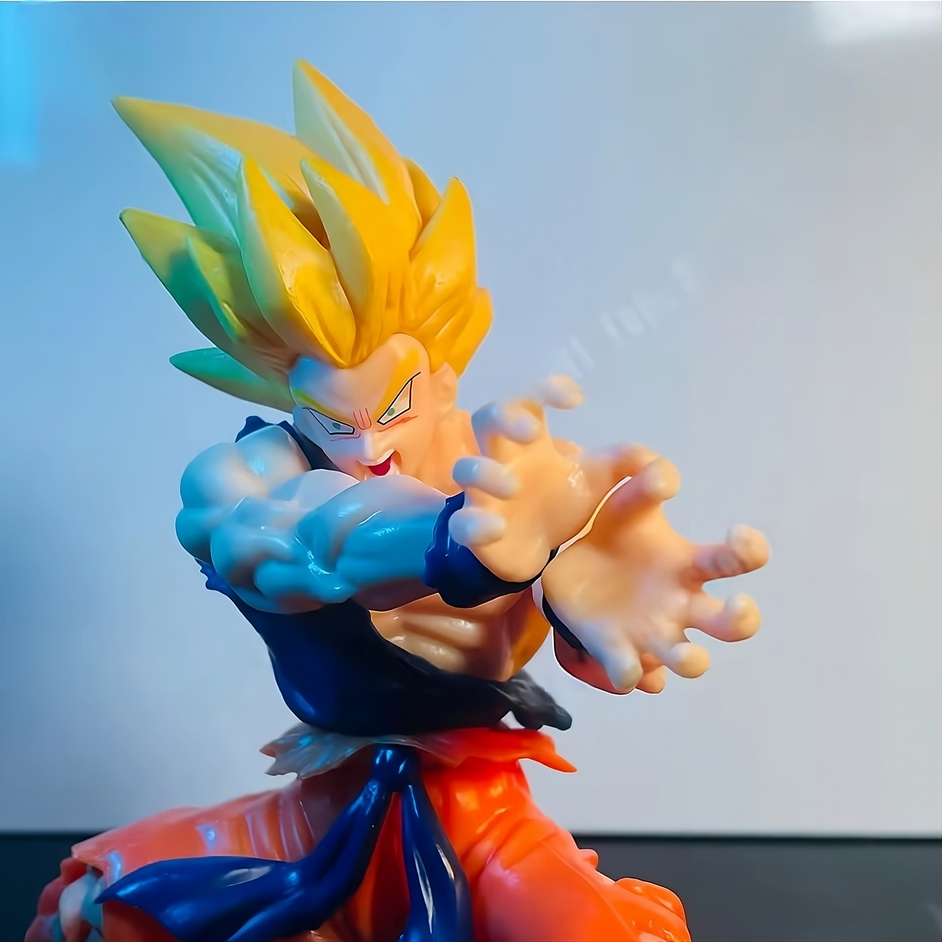 Dragon Ball Z – Son Goku Battle Damage Shockwave Figure