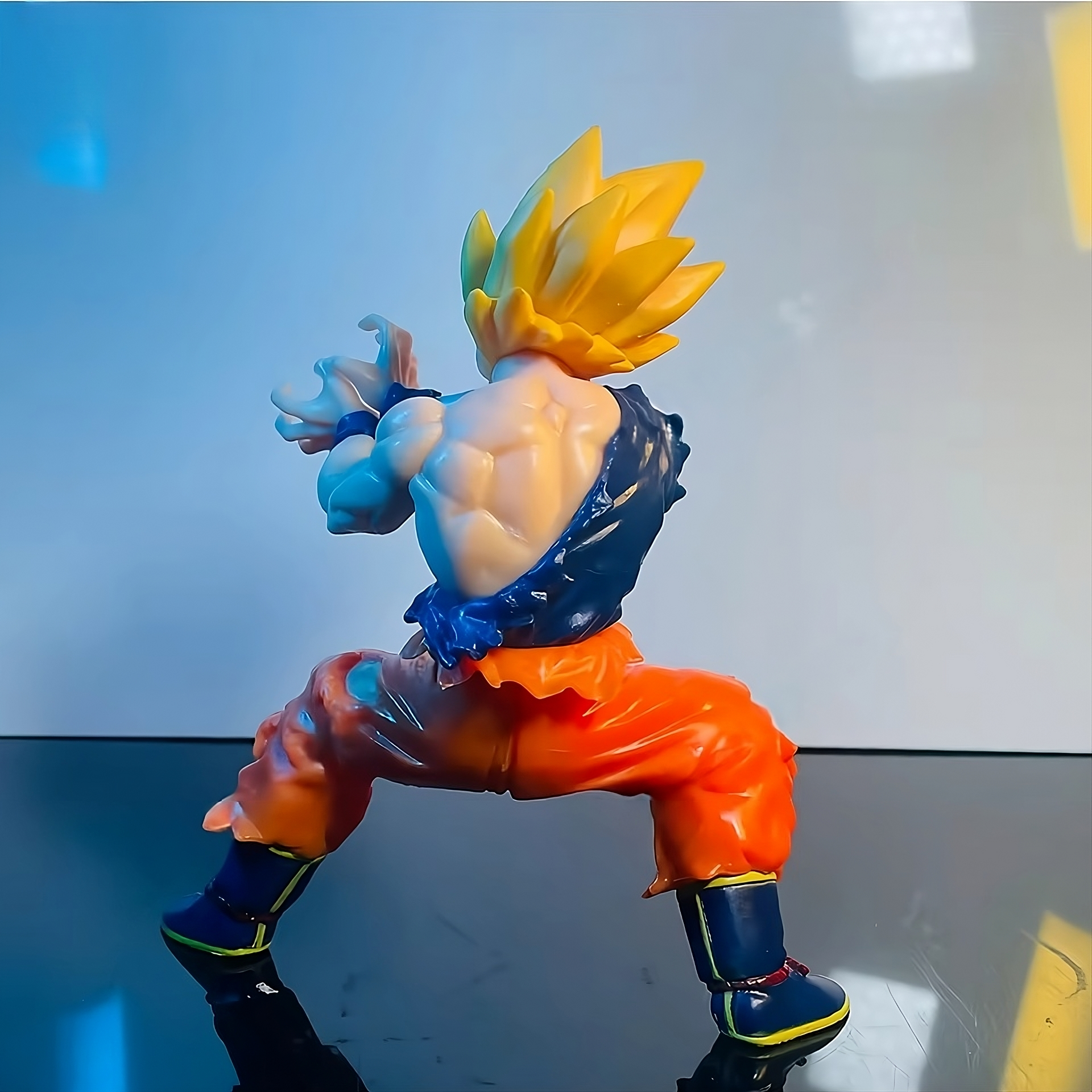 Dragon Ball Z – Son Goku Battle Damage Shockwave Figure