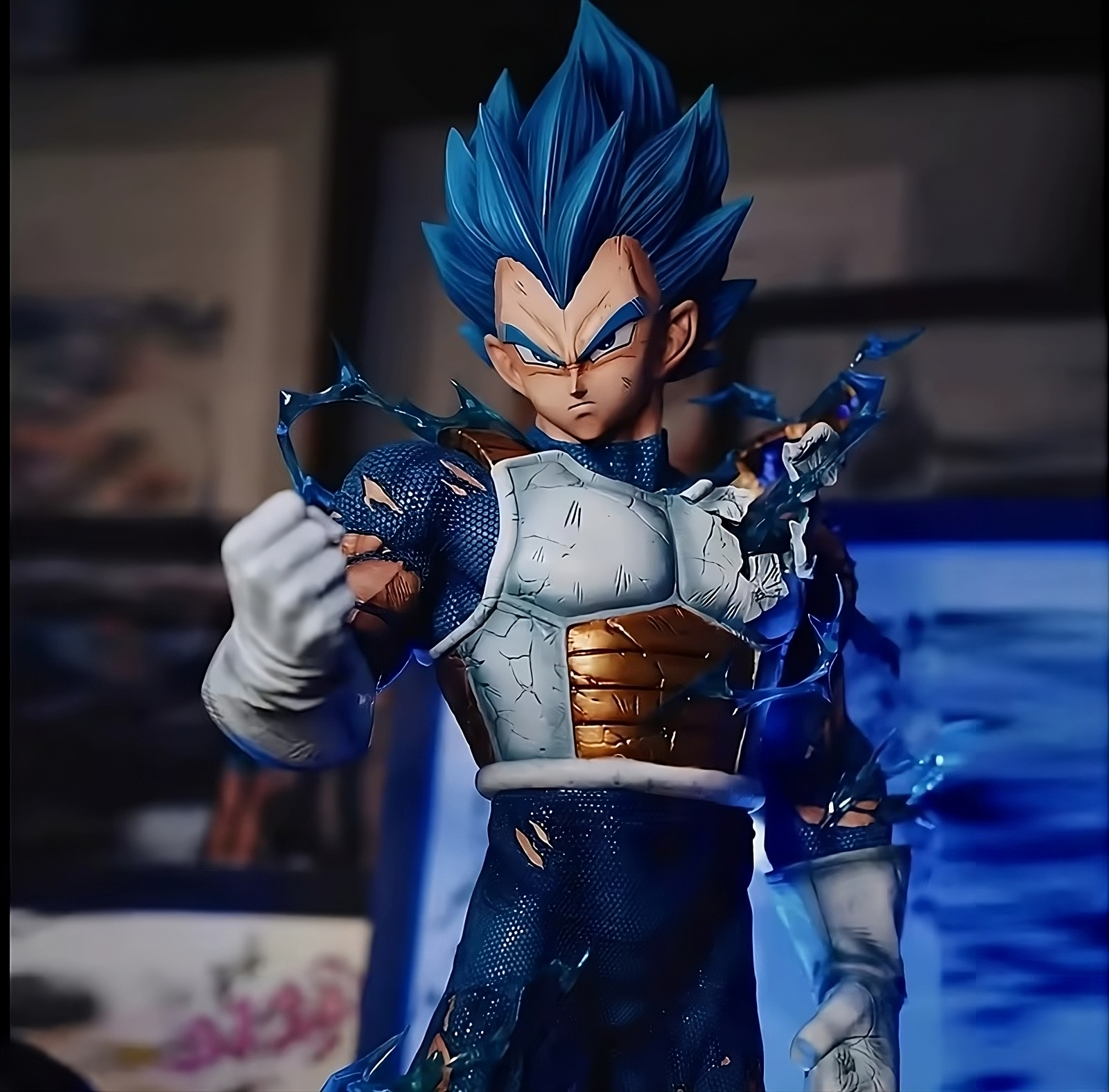 Dragon Ball Super – Super Saiyan Blue Vegeta Battle-Damaged Figure (26.5cm PVC Model)