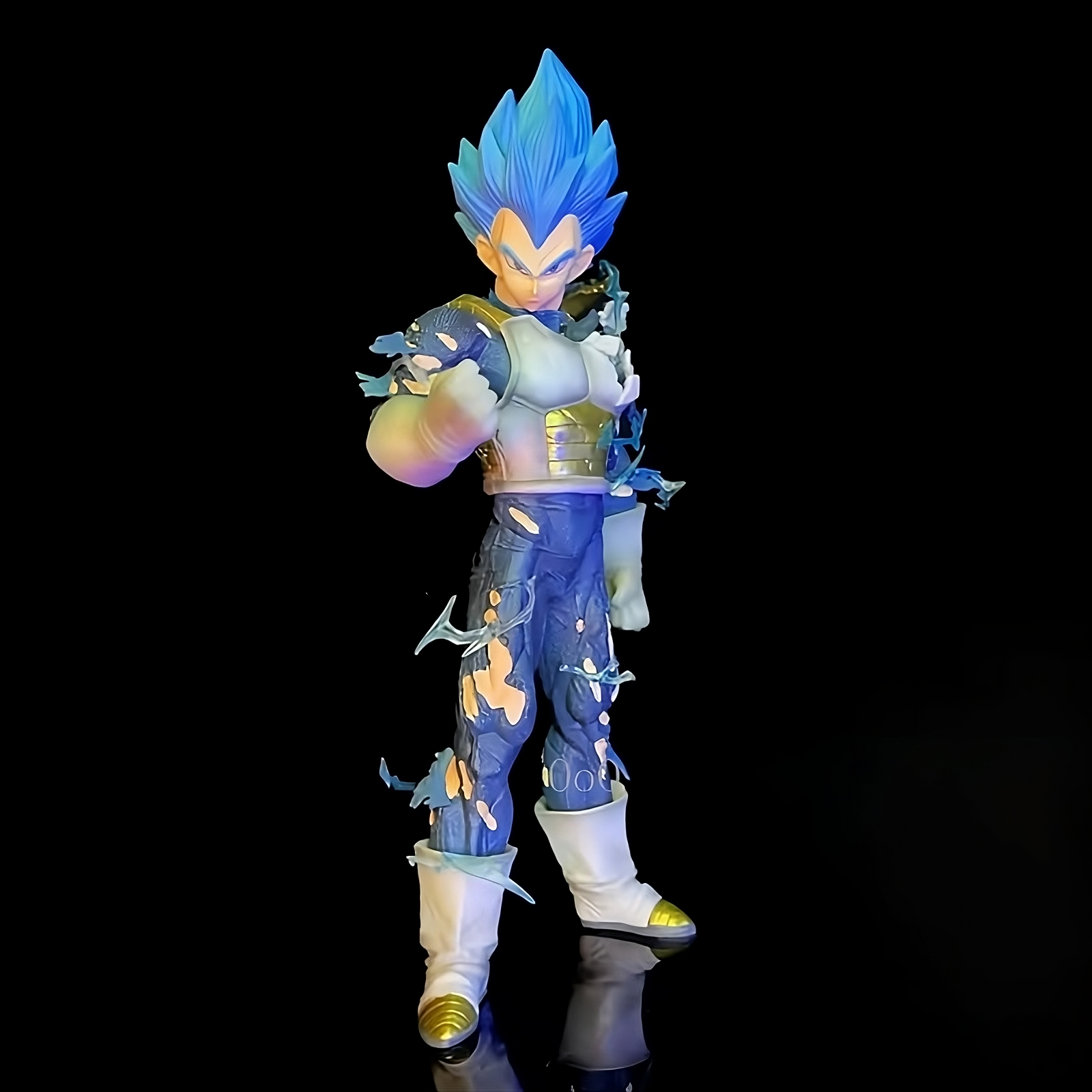 Dragon Ball Super – Super Saiyan Blue Vegeta Battle-Damaged Figure (26.5cm PVC Model)
